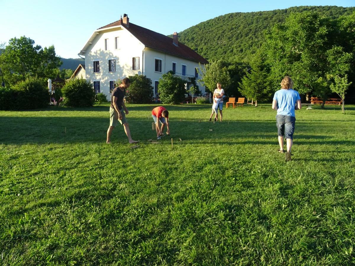 Goute La Vie Bed & Breakfast Marchamp Bagian luar foto
